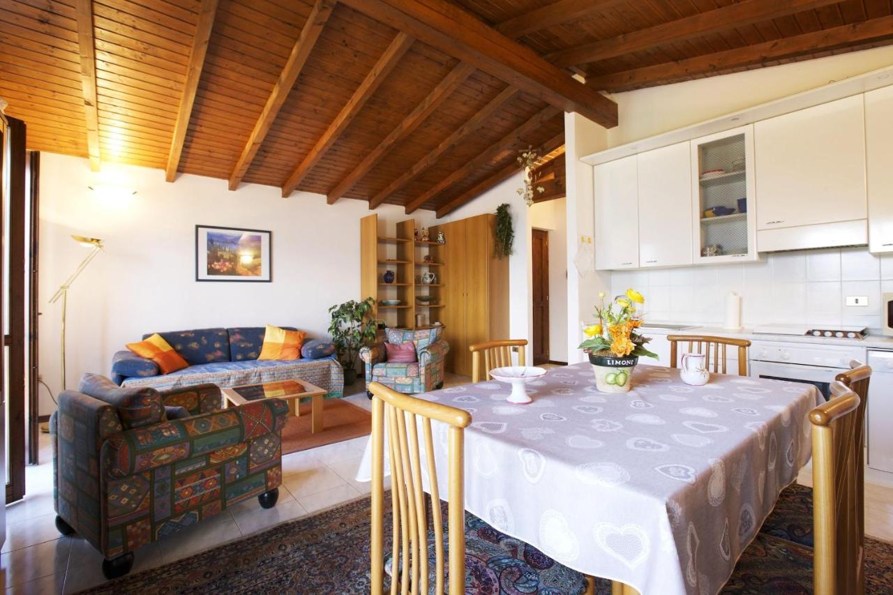Apartamento Residenza Arcobaleno Pino Lago Maggiore Exterior foto